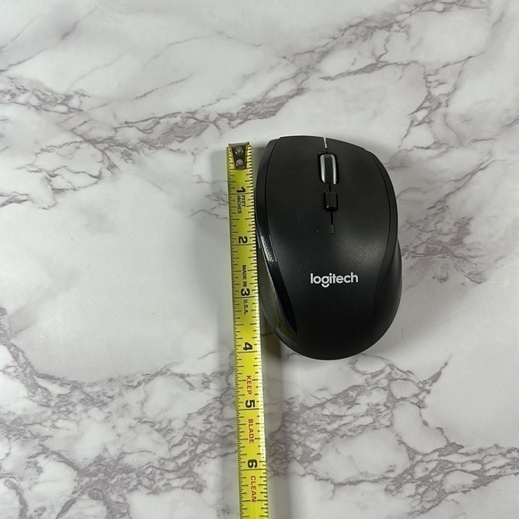 Logitech Mouse With 2 Batteries - Picture 8 of 8